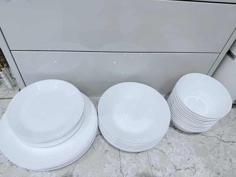 Dinner set for 12