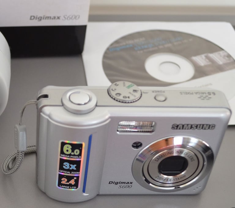 Digital Camera Samsung Digimax S600 with 6 mega pixels – post or collect