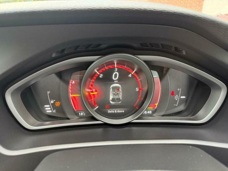 2016 Volvo V40 2.0 D2 Inscription Euro 6 (s/s) 5dr HATCHBACK Diesel Manual