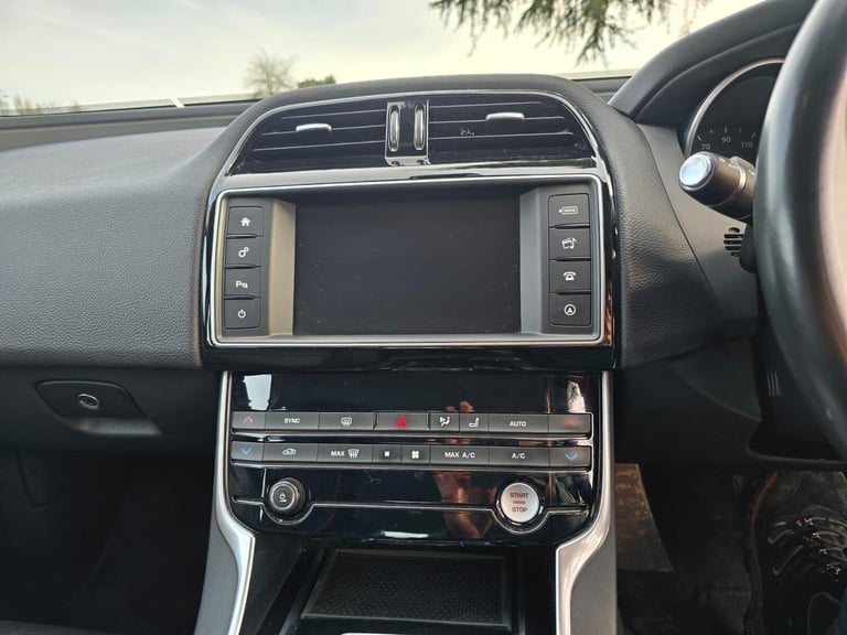 2017 Jaguar XE 2.0d Prestige Auto Euro 6 (s/s) 4dr Saloon Diesel Automatic