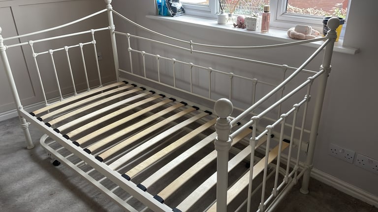 Elegant cream single day bed with extra camp bed 