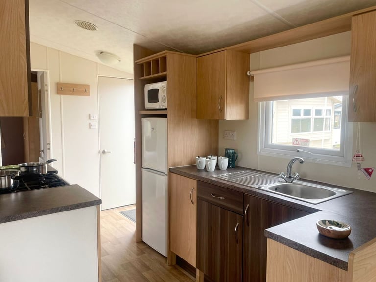 CHEAP STATIC CARAVAN FOR SALE AT BROADLAND SANDS HOLIDAY PARK - 11.5 MONTH OWNER SEASON