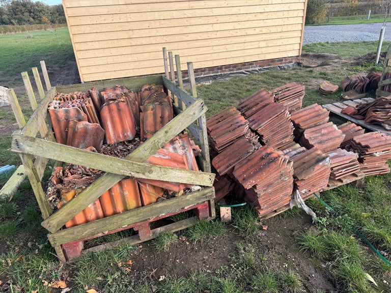 450 Reclaimed Clay Terracotta Corrugated Roof Tiles, Excellent Condition