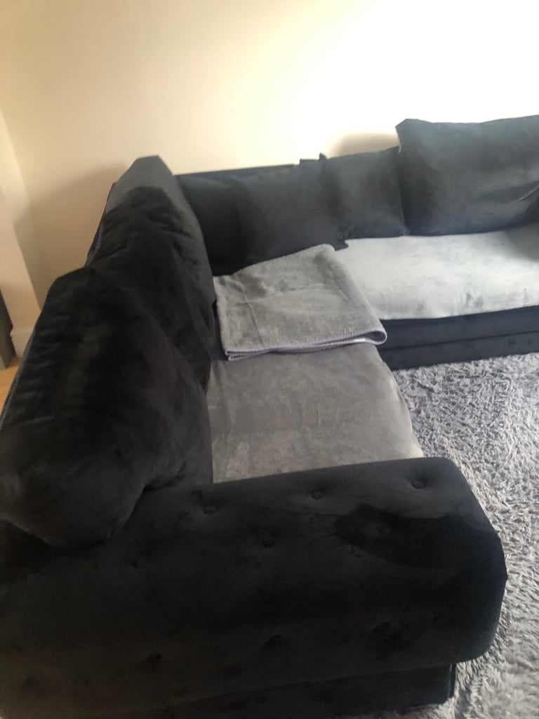 Black Verona corner sofa