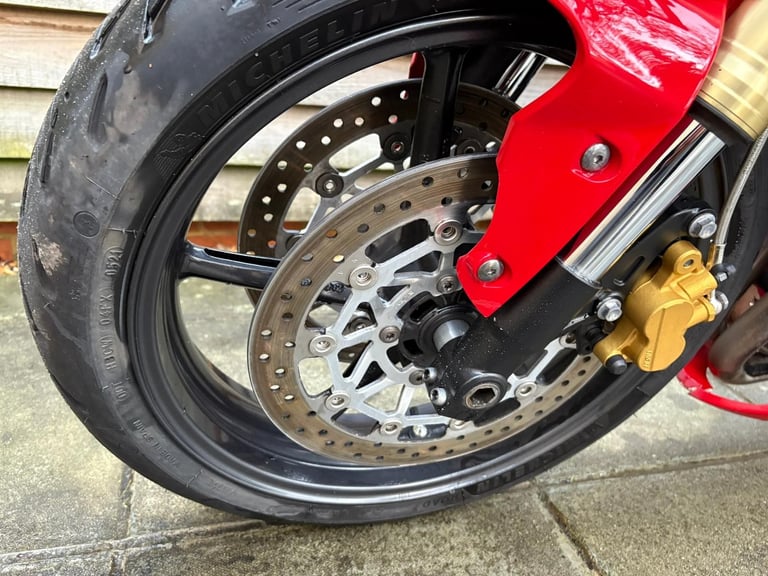 2011 // 11 Triumph Street Triple 675 £2800 Red 21813 miles.