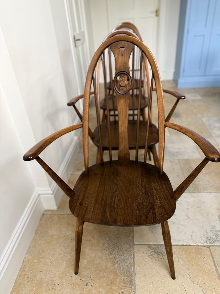 Ercol Extending Dining Table & 4 Chairs