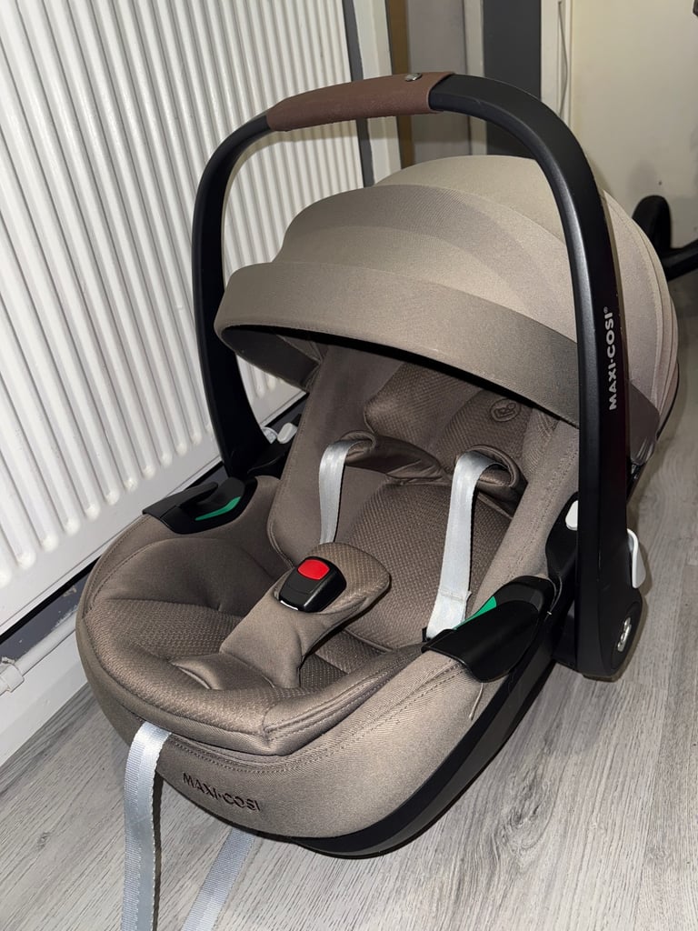 Full Maxi Cosi travel system 