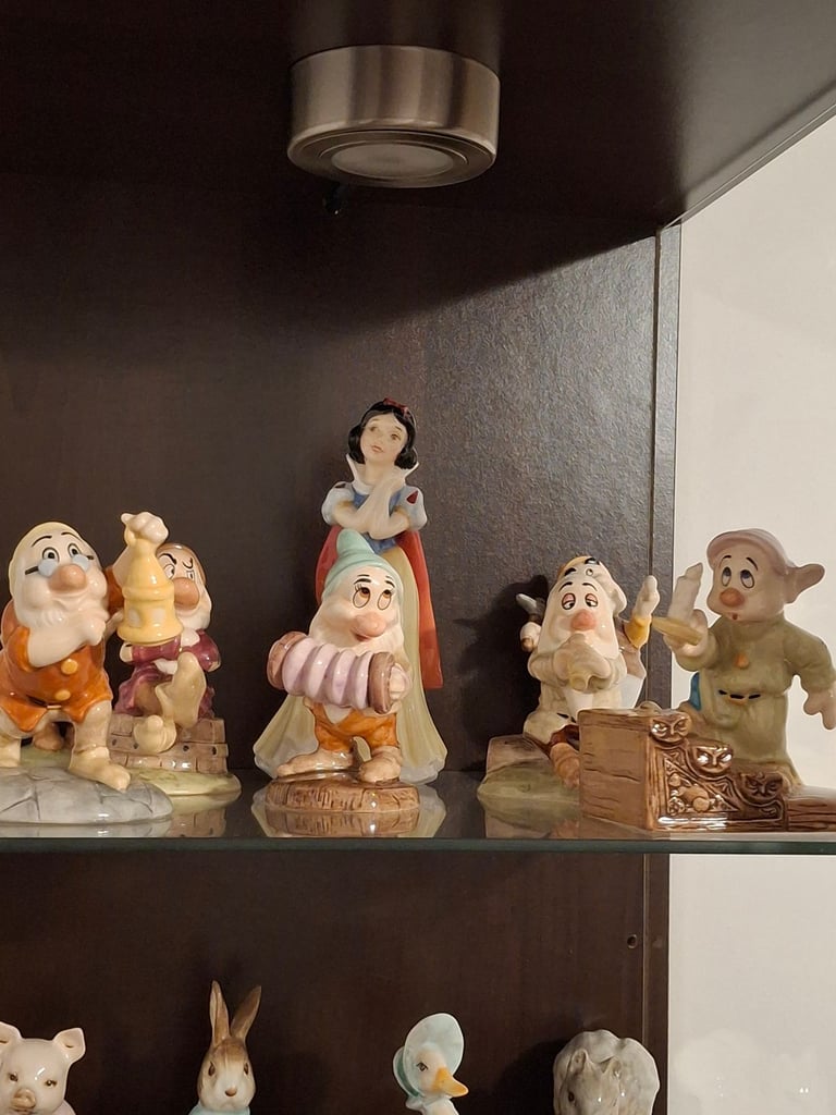 A REALLY BEAUTIFUL SELECTION OF FIGURINES SOME QUITE RARE ALL IN IMMACULATE CONDITION 