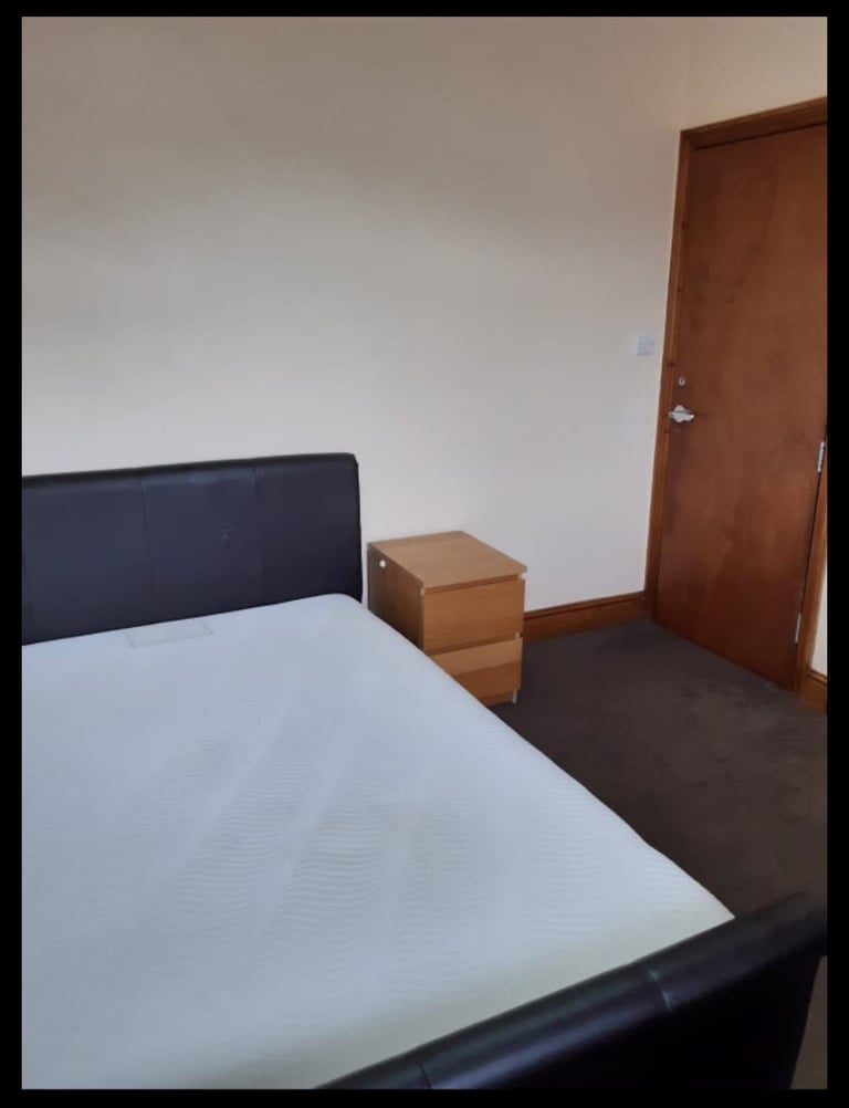 Large Double Room With Great City Links!
