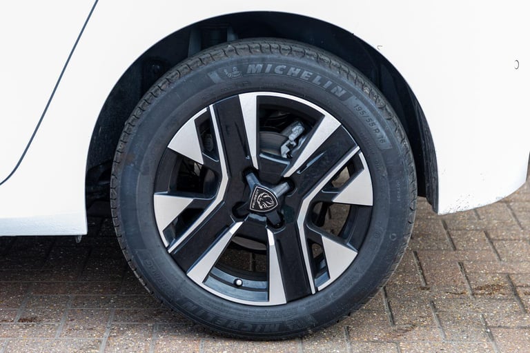 2024 Peugeot 208 1.2 PureTech MHEV Allure Hatchback 5dr Petrol Hybrid e-DSC Euro 6 (s/s) (10 HATC...