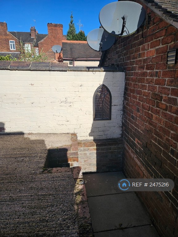 2 bedroom house in Saturn Road, Stoke-On-Trent, ST6 (2 bed) (#2475216)