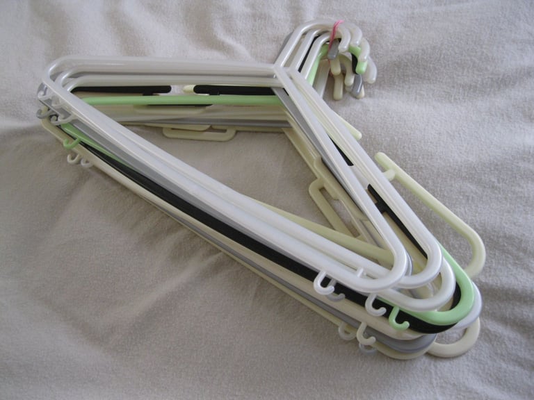 PLASTIC CLOTHES HANGERS LEICESTER LE4 5DJ