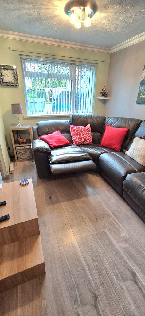 Leather Recliner Vorner Suite