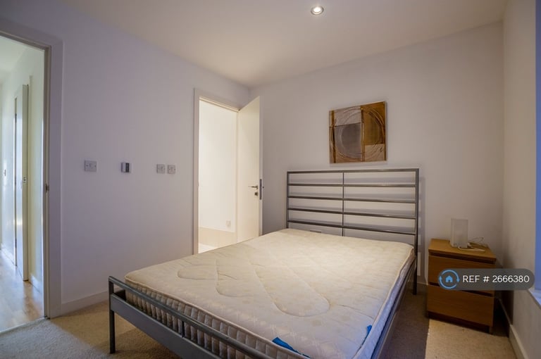 2 bedroom flat in Rice Street, Manchester, M3 (2 bed) (#2666380)