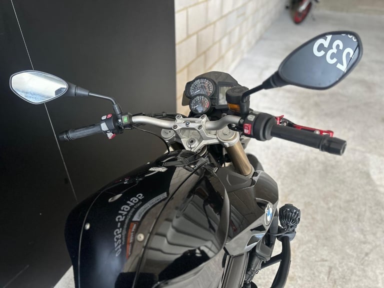 STUNNING LOW MILEAGE 2018/18 BMW F 800 R MOTORCYCLE 