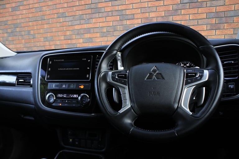 2017 Mitsubishi Outlander 2.0h 12kWh Juro CVT 4WD Euro 6 (s/s) 5dr ESTATE Petrol/Electric Hybrid ...