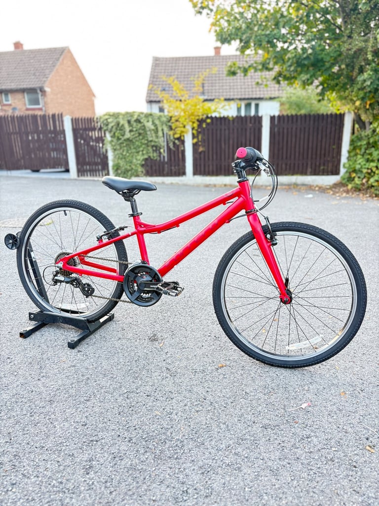 CARRERA SARUNA JNR Child's / Teen hybrid bike. 24 inch wheels. Fully working. Ready to ride away.