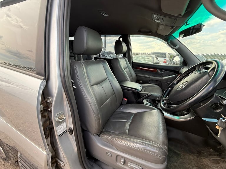 2010 59 TOYOTA LAND CRUISER LIMITED EDITION 3.0 D-4D AUTOMATIC 8 SEATER SILVER