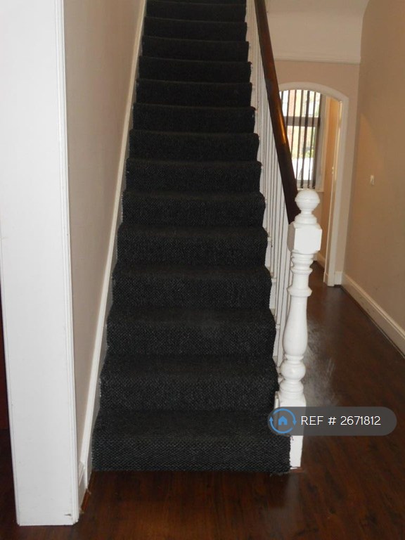 8 bedroom house in Wilbraham Road, Manchester, M14 (8 bed) (#2671812)