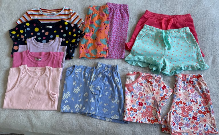 Big bundle of clothes 8-9 years 52 items 