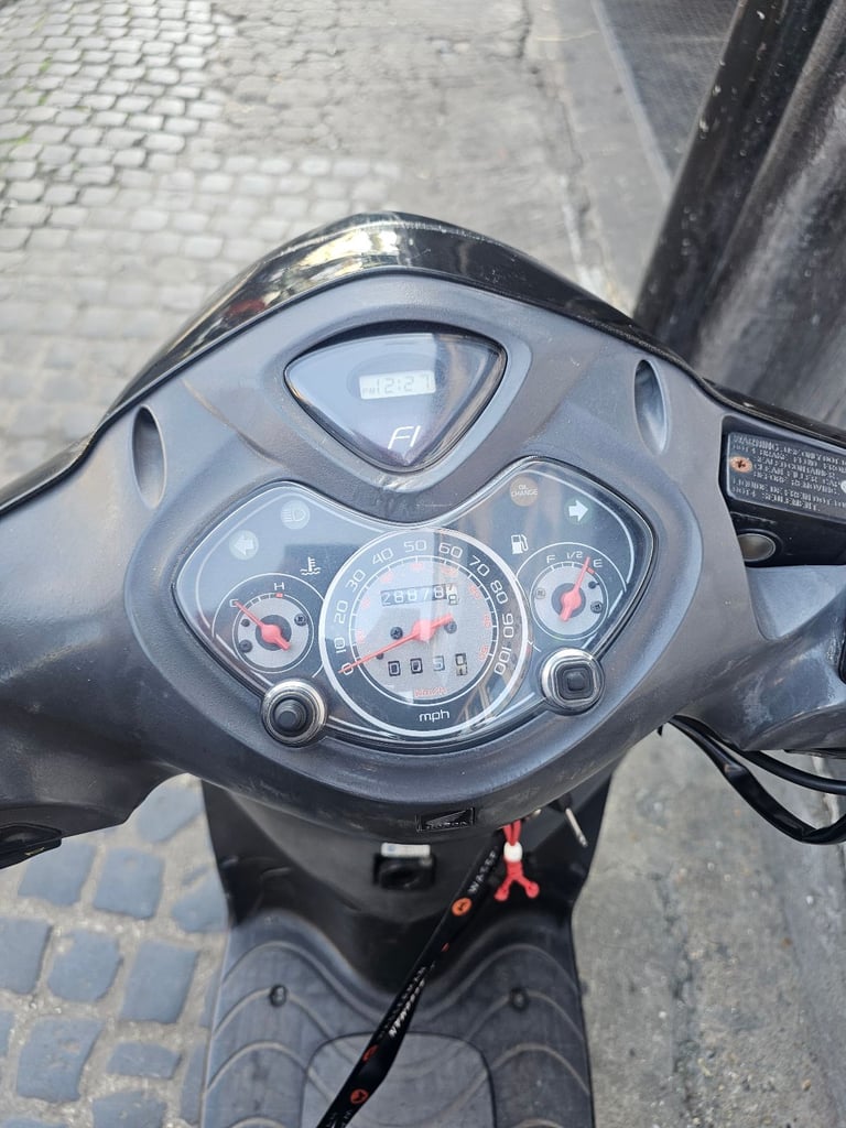 Honda PES 125 balck and yellow 2013 