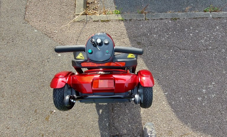 Quest ultra ligtweight folding mobility scooter (I can deliver)