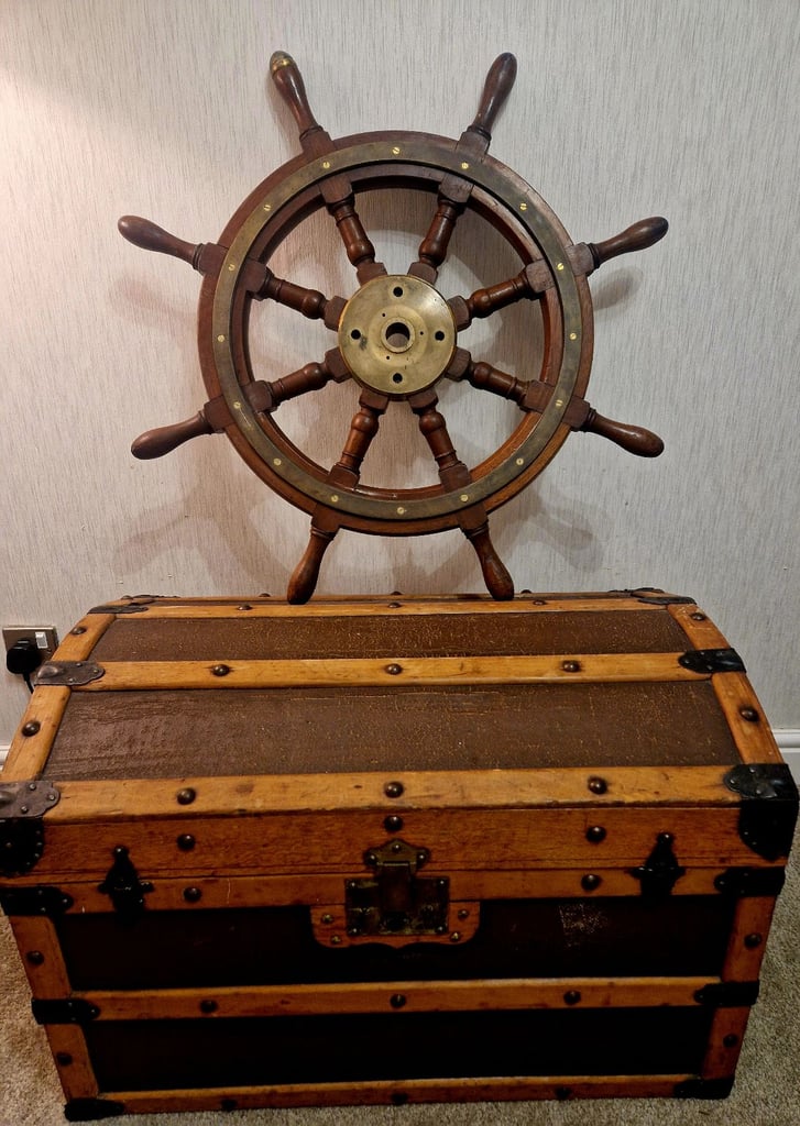 image for VINTAGE MAHOGANY AND BRASS SHIPS WHEEL