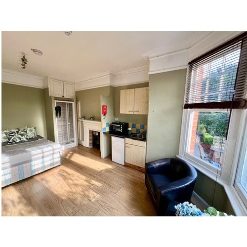 Double Semi-Studio in Ravenscroft Road, Chiswick Park, W4 5EQ ***All Utility Bills Inc***