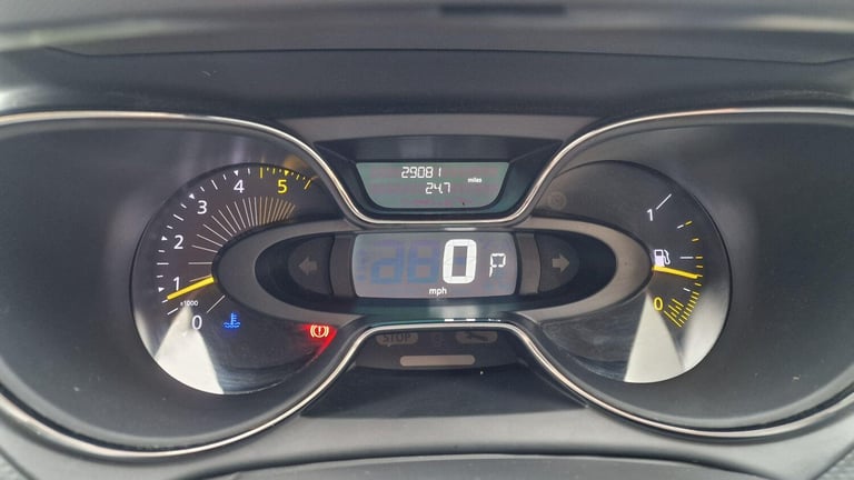 2014 Renault Captur 1.5 dCi Dynamique MediaNav EDC Euro 5 5dr HATCHBACK Diesel Automatic