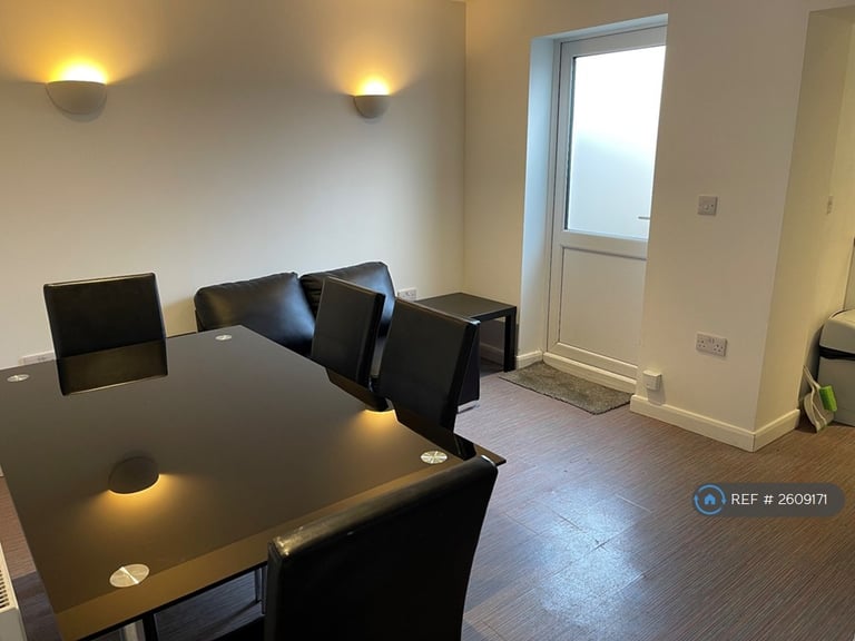 4 bedroom house in Myrtle Street, Middlesbrough, TS1 (4 bed) (#2609171)