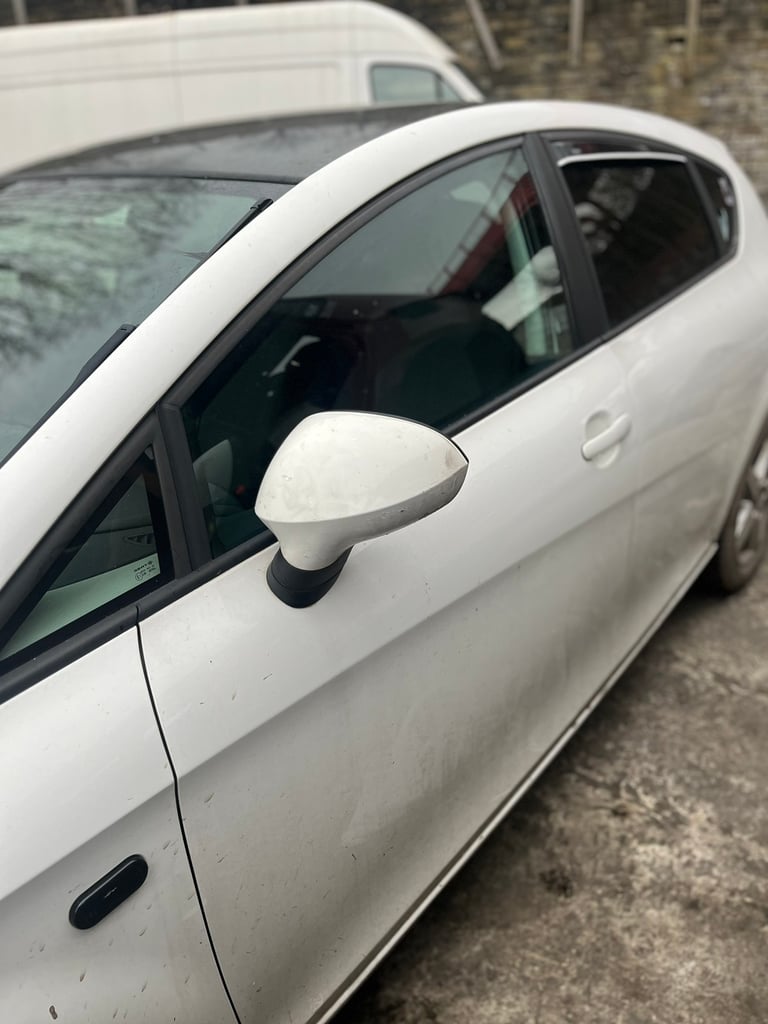 SEAT LEON MK2 FACELIFT IN WHITE LB9A FOR BREAKING / BUMPERS/LIGHTS ETC