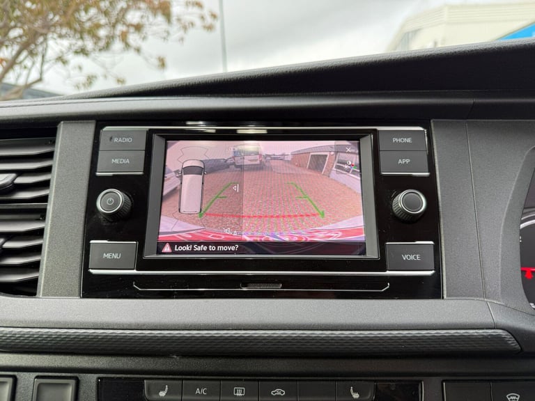 2023 Volkswagen Transporter 2.0 TDI T32 Highline Kombi DSG FWD SWB Euro 6 (s/s) 5dr WINDOW VAN Di...