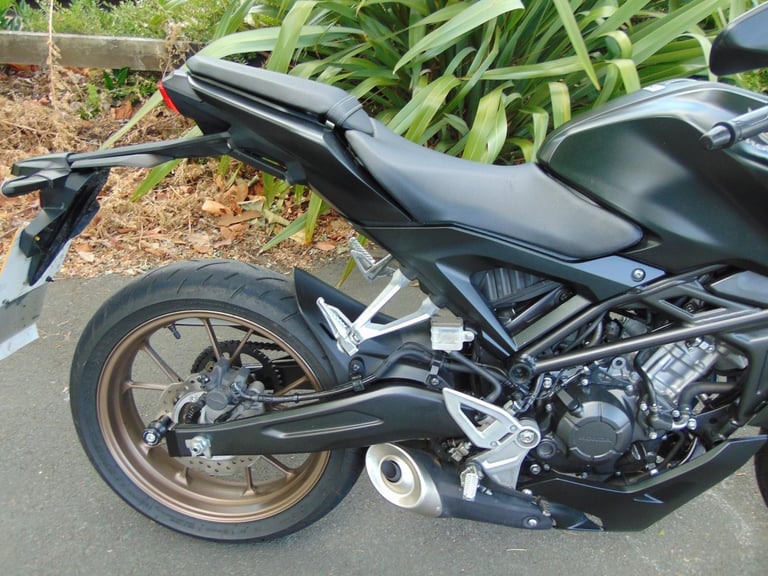 Honda CBF125NA-M CB125 2021 low miles splendid learner naked modern retro bike