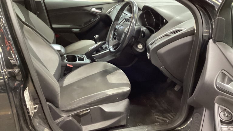 2011 Ford Focus 1.6 125 Zetec 5dr HATCHBACK Petrol Manual