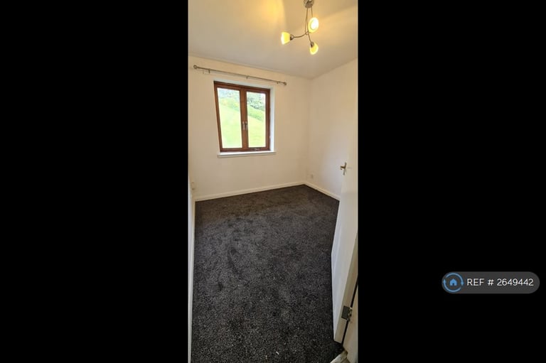 2 bedroom flat in Tippett Rise, Reading, RG2 (2 bed) (#2649442)