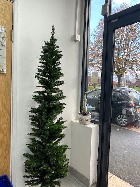 Artificial Christmas Tree – 180cm/5ft, Great Condition