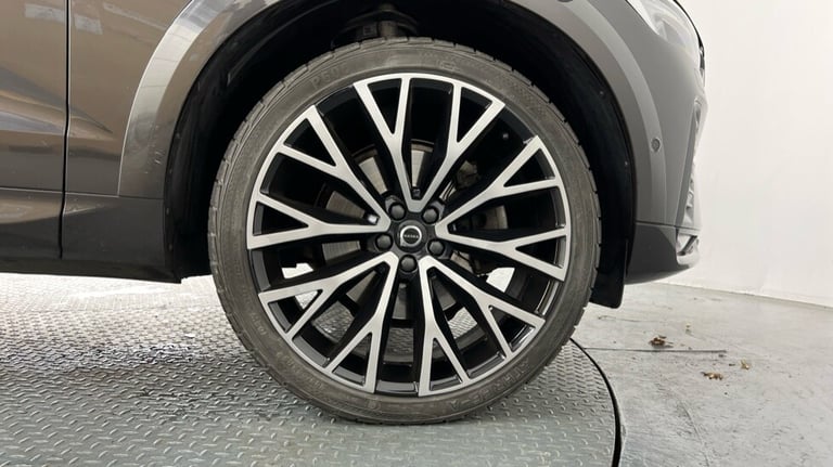 2021 Volvo XC60 B6 R-Design PRO AWD Mild Hybrid(22'Alloys, Harman Kardon, Panroof, Carplay) Estat...