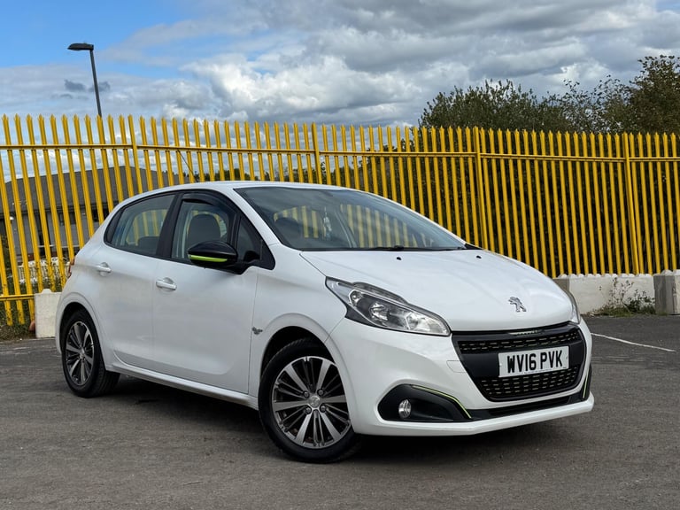 2016 Peugeot 208 1.2 PureTech XS Lime Euro 6 5dr HATCHBACK Petrol Manual
