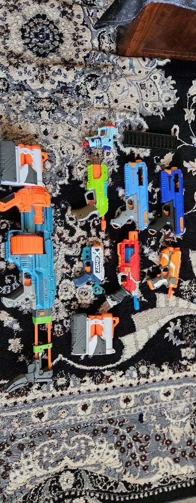 Job lot 8 nerf guns 