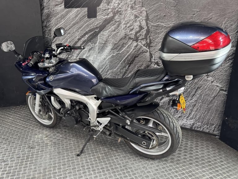 YAMAHA FZ6 FAZER 600 2004