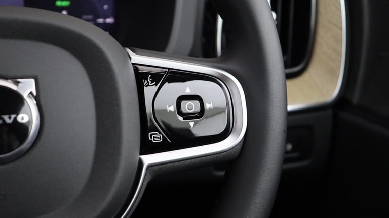  Volvo XC60 T6 AWD PHEV Plus Dark (360 Camera, Harman/Kardon, Adaptive Cruise) Petrol/Electric Hy...