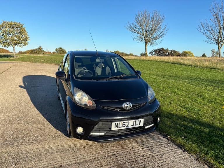 Toyota, AYGO, Hatchback, 2012, Manual, 998 (cc), 5 doors