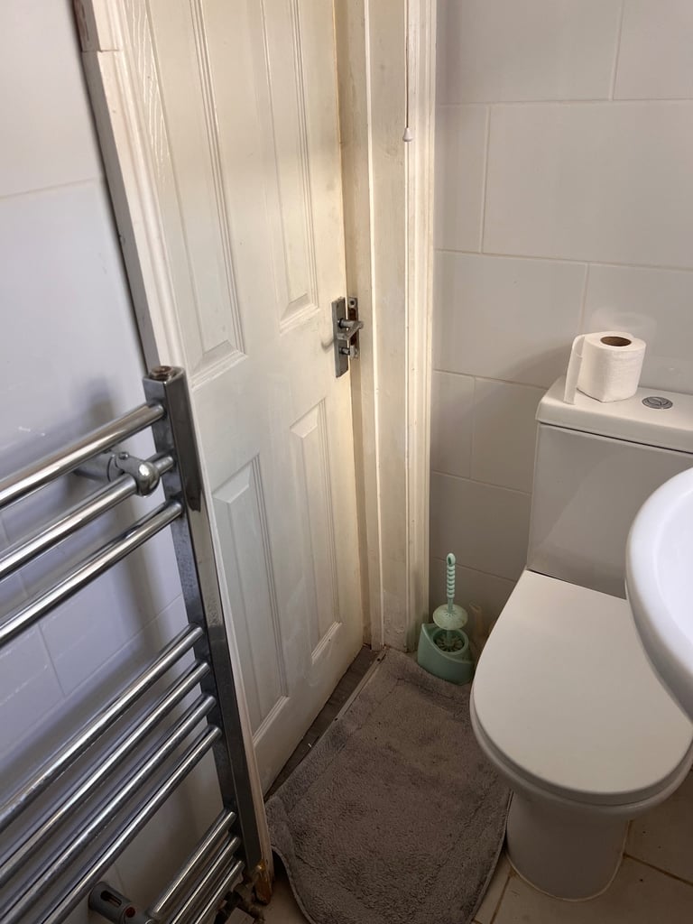 Studio flat to rent in Romford RM7
