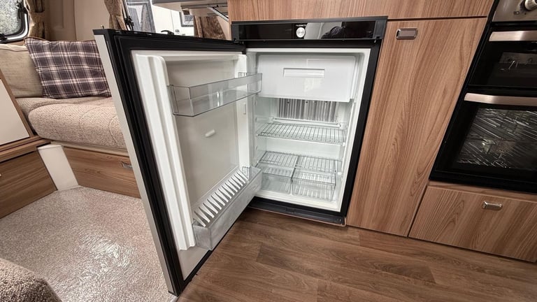 2022 Swift Sprite Major 4 SB Transverse Island Fixed Bed End Washroom