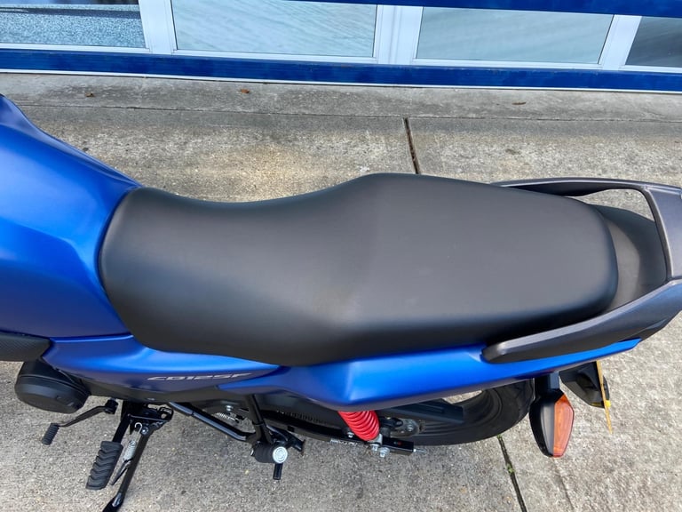 HONDA CB125F, 2025, MATURE OWNER, FACTORY WARRANTY, 2K MILES, MINT!