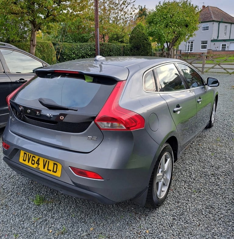 * £20 TAX * 2014 VOLVO V40 1.6 D2 SE DIESEL 6 SPEED MANUAL 5 DOOR HATCHBACK * IMMACULATE CONDITION
