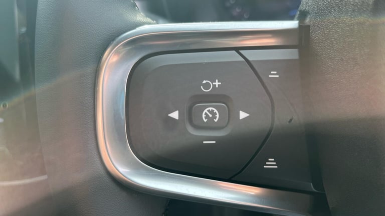 2025 Volvo XC40 2.0 B4 MHEV Plus Black Edition DCT Auto Euro 6 (s/s) 5dr ESTATE Petrol/Electric H...