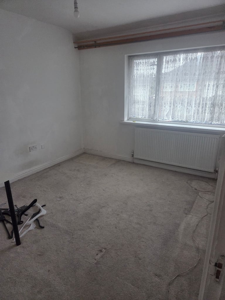 4 to 5 beds house to let