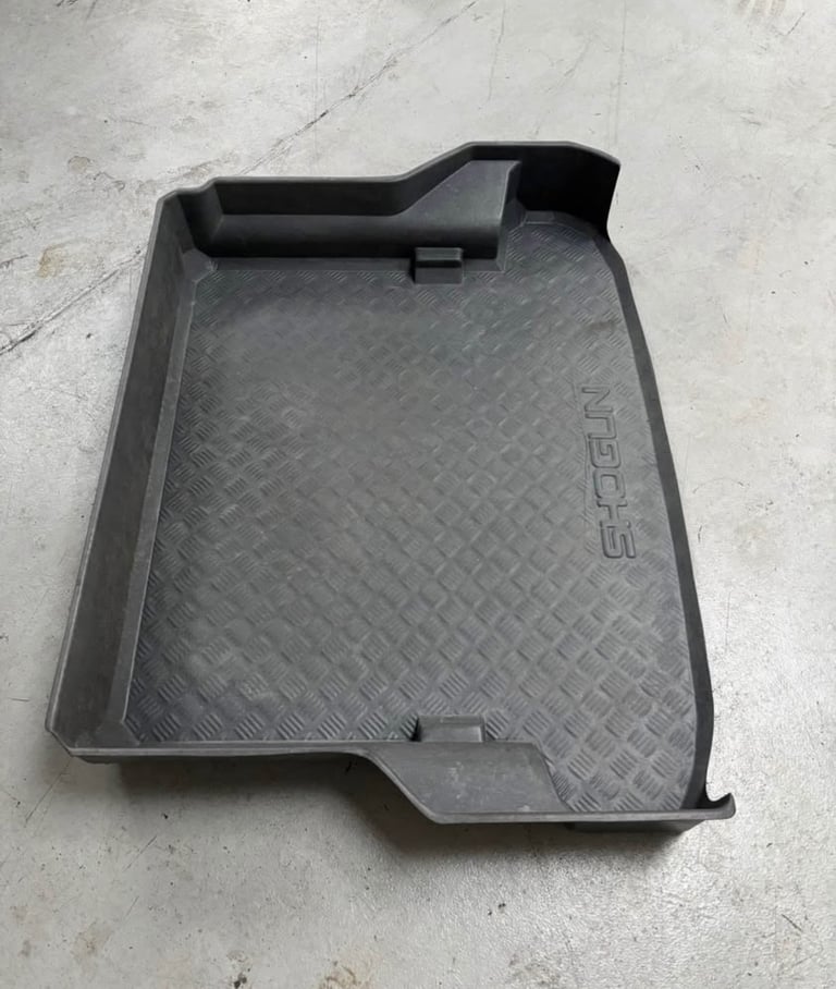 MITSUBISHI SHOGUN MK3 LWB HEAVY DUTY BOOT LINER 