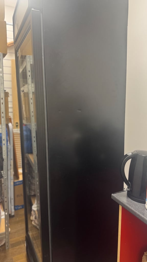 LYNKSO UPRIGHT COMMERCIAL FREEZER 